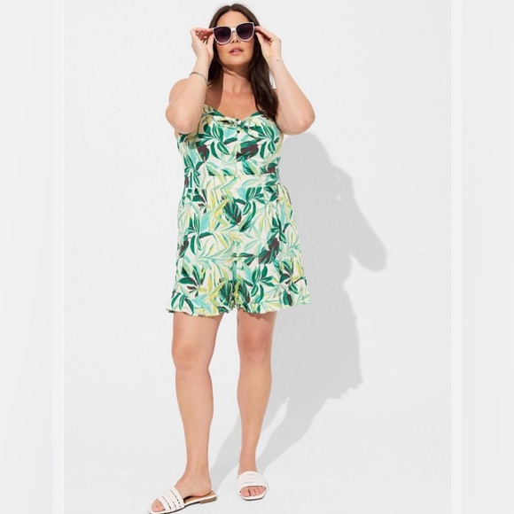 Torrid-Romper in botanical tropics print.Smocking in back.Ruffle shorts.Size XXL - Picture 2 of 8